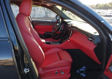 2023 Maserati Grecale Modena z USA, uszkodzony, nr VIN ZN682AVM8P7426498